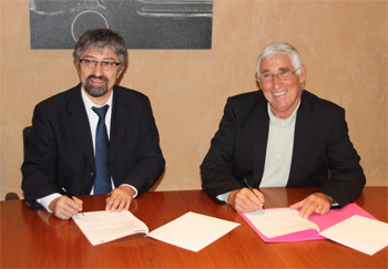 Patrick JACQUOT (à gauche), Président Directeur Général de la Mutuelle des Motards, et Alain GAUTHIER, Secrétaire Général de l’AVEM, ont signé le 22 février un partenariat pour développer une offre d'assurance specifique pour les scooters électriques Patrick JACQUOT (à gauche), Président Directeur Général de la Mutuelle des Motards, et Alain GAUTHIER, Secrétaire Général de l’AVEM, ont signé le 22 février un partenariat pour développer une offre d'assurance specifique pour les scooters électriques