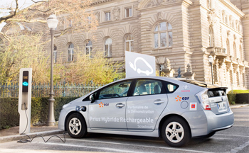 Photo : Une Toyota Prius hybride rechargeable en expérimentation à Strasbourg.