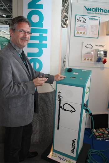 Jean-Luc COUPEZ, Directeur Général de Walhter France, nous a présenté sa borne de recharge activable par SMS au salon EVER. Jean-Luc COUPEZ, Directeur Général de Walhter France, nous a présenté sa borne de recharge activable par SMS au salon EVER.