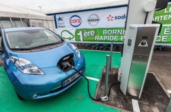 La première borne de charge rapide d'Alsace a été installée il y a quelques jours sur le parking de l'hypermarché Cora à Haguenau. La première borne de charge rapide d'Alsace a été installée il y a quelques jours sur le parking de l'hypermarché Cora à Haguenau.