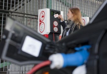 D'ici fin 2013, le réseau EVite devrait compter au moins 150 bornes de charge rapide. D'ici fin 2013, le réseau EVite devrait compter au moins 150 bornes de charge rapide.