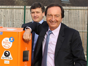 Michel-Edouard Leclerc, Président des Centres E. Leclerc, appelle le gouvernement à accélérer le déploiement des bornes de recharge notamment par la réforme des certificats d’économie d’énergie Michel-Edouard Leclerc, Président des Centres E. Leclerc, appelle le gouvernement à accélérer le déploiement des bornes de recharge notamment par la réforme des certificats d’économie d’énergie