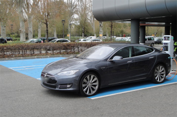 Eden Energy et Tesla Motors créent l’événement à Toulouse Eden Energy et Tesla Motors créent l’événement à Toulouse