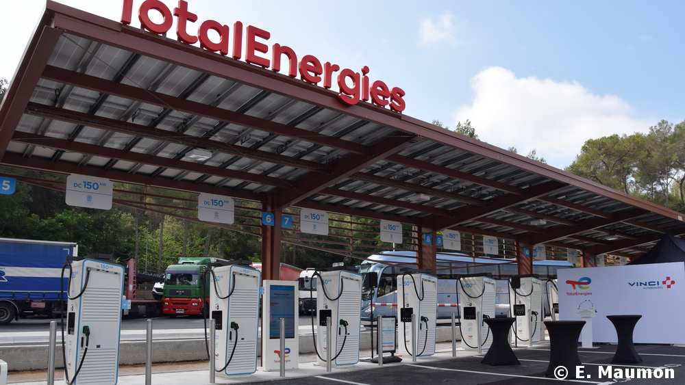 Une nouvelle station de recharge électrique inaugurée à Mâcon sur l'A6