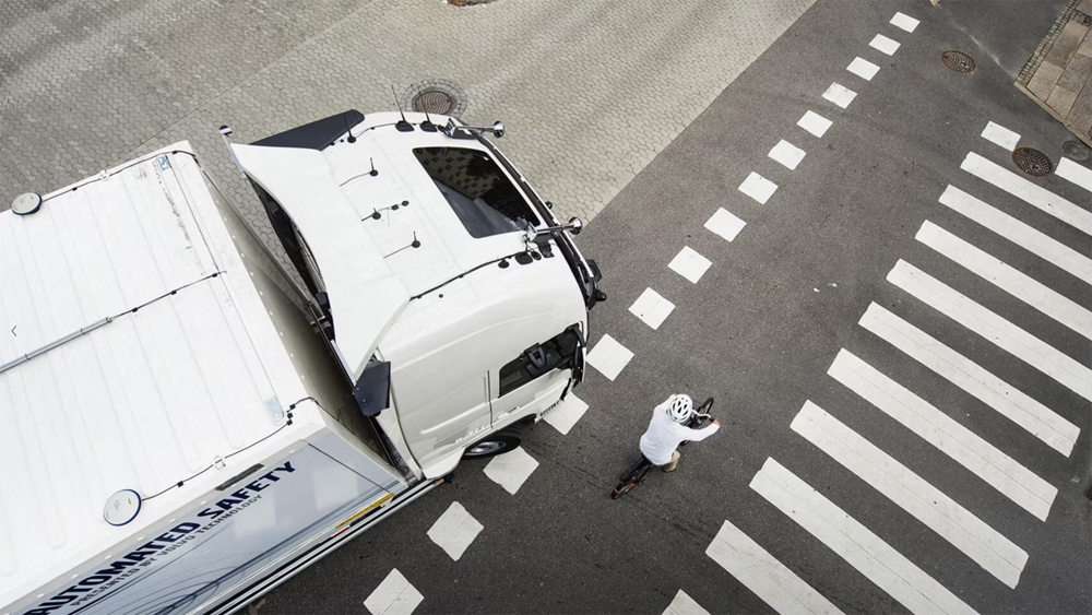 Sécurité des cyclistes et piétons avec les camions électriques Volvo