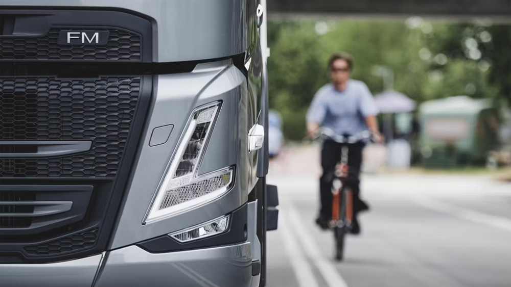 Sécurité des cyclistes et piétons avec les camions électriques Volvo